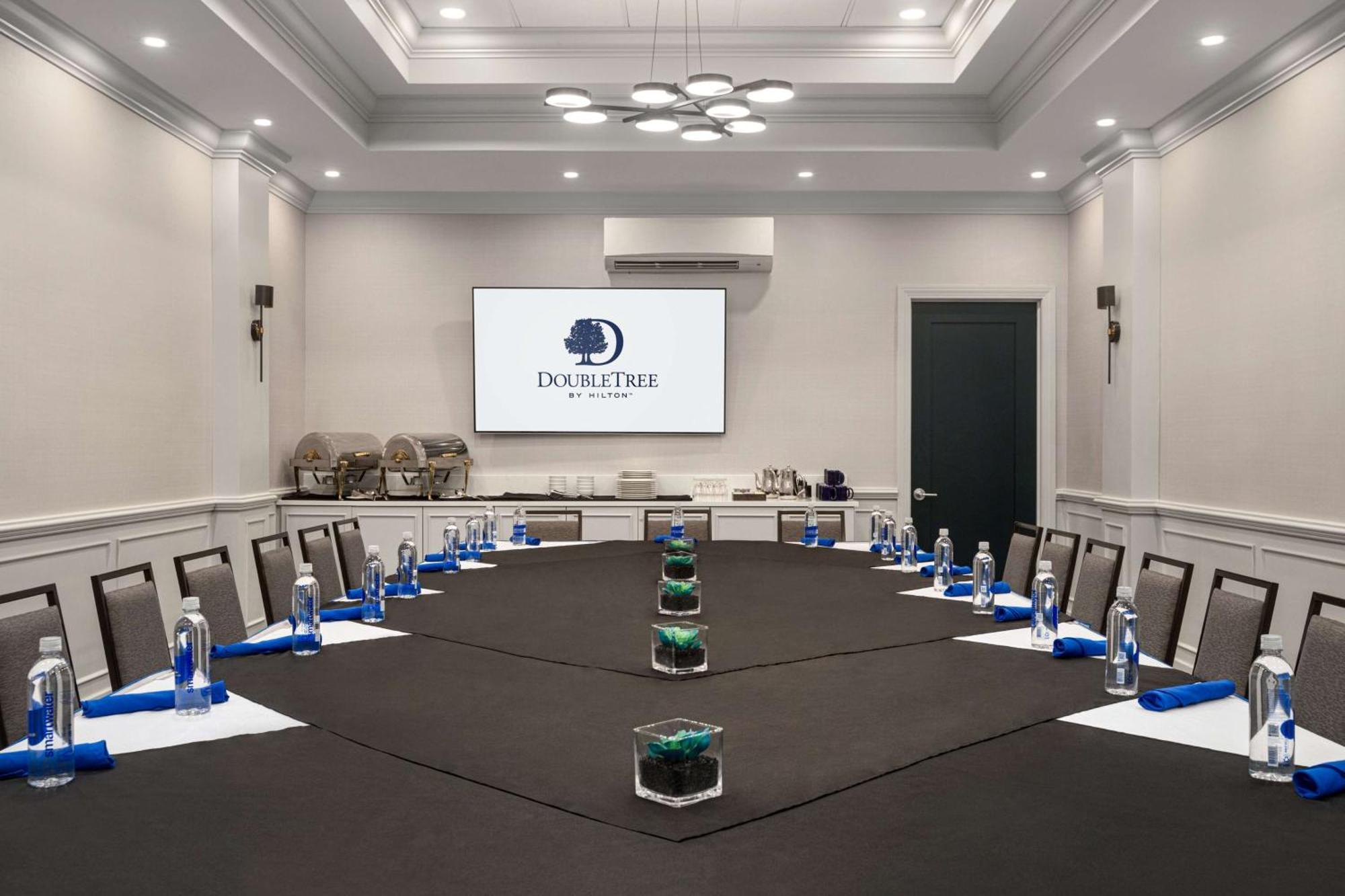 Doubletree By Hilton Fort Myers At Bell Tower Shops Екстер'єр фото