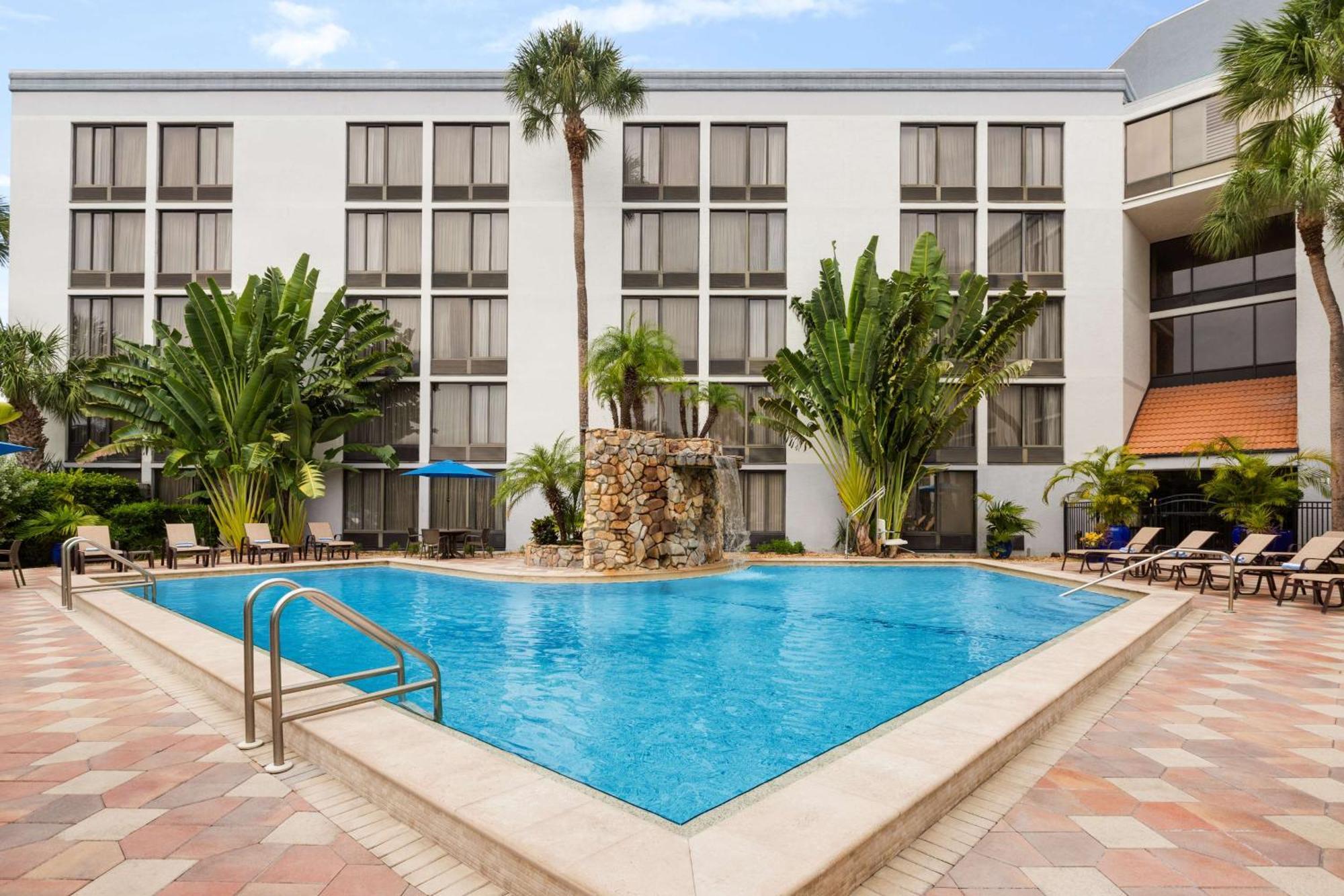 Doubletree By Hilton Fort Myers At Bell Tower Shops Екстер'єр фото