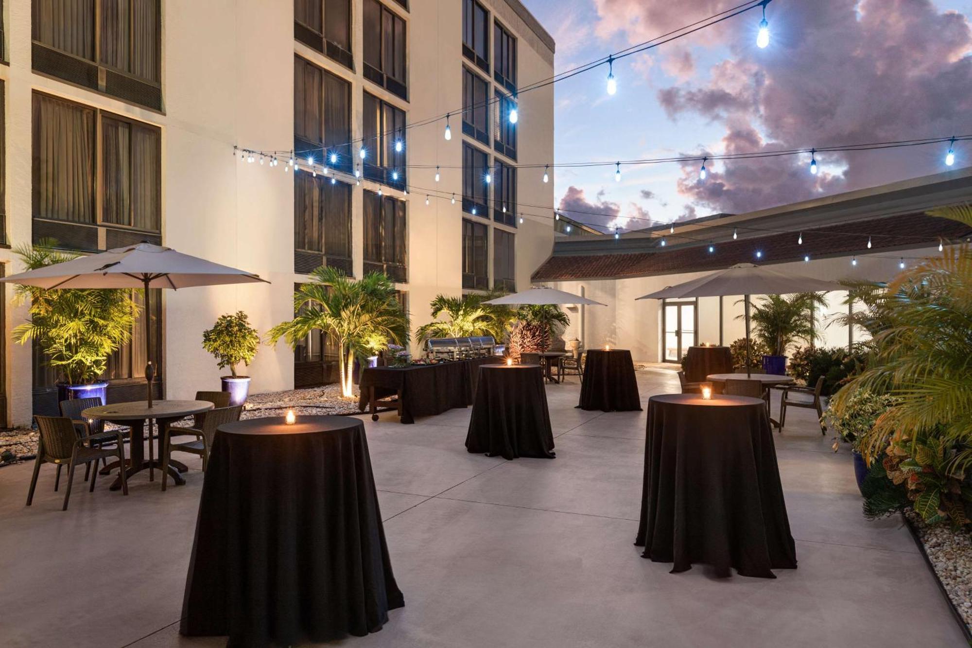 Doubletree By Hilton Fort Myers At Bell Tower Shops Екстер'єр фото